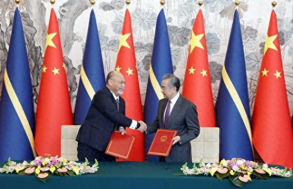 中华人民共和国和瑙鲁共和国签署复交联合公报