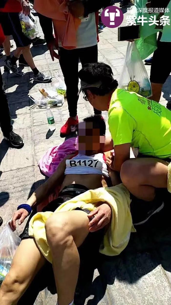 【紫牛头条】中国医生在马来西亚参加论坛，路上用点穴针灸救活了昏迷游客