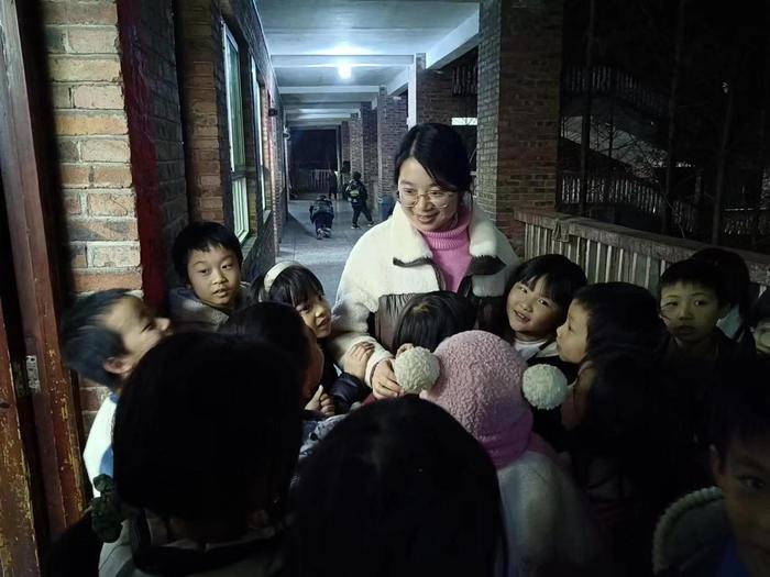 孙敏调研过的一所寄宿制民办学校,孩子们从幼儿园开始就可以寄宿。