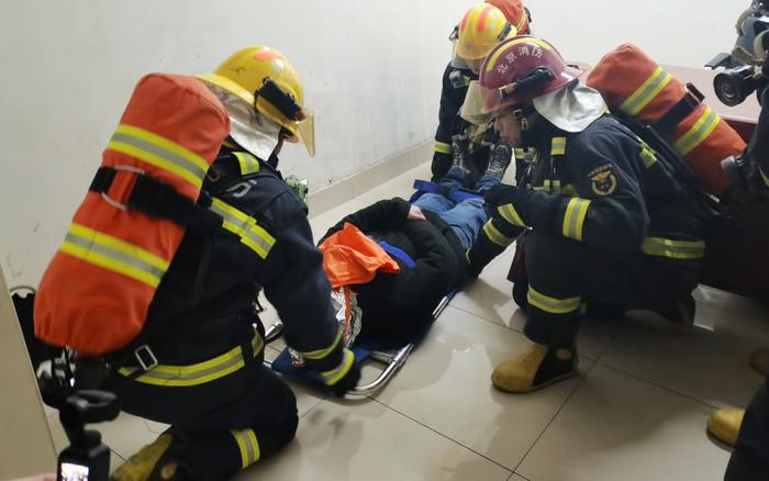 春运将至，延庆消防在八达岭高铁站开展消防演练