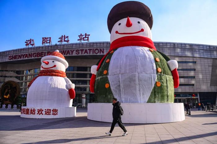 沈阳2个巨型雪人亮相！地点就在……