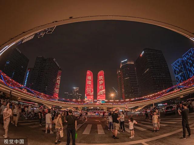 成都夜景 图片来源:视觉中国