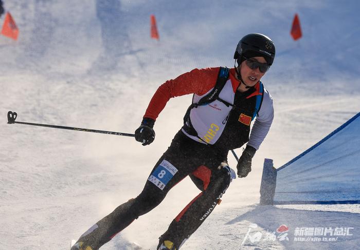 十四冬滑雪登山比赛 新疆队运动员摘银