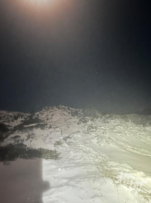 一56岁登山者香格里拉哈巴雪山遇难，滑坠原因披露！“封山”通告发布