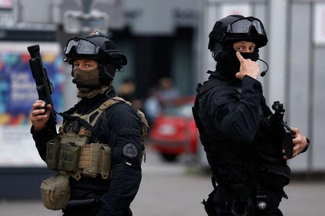 为防警察在巴黎奥运期间罢工，法国政府提前近半年承诺发奖金