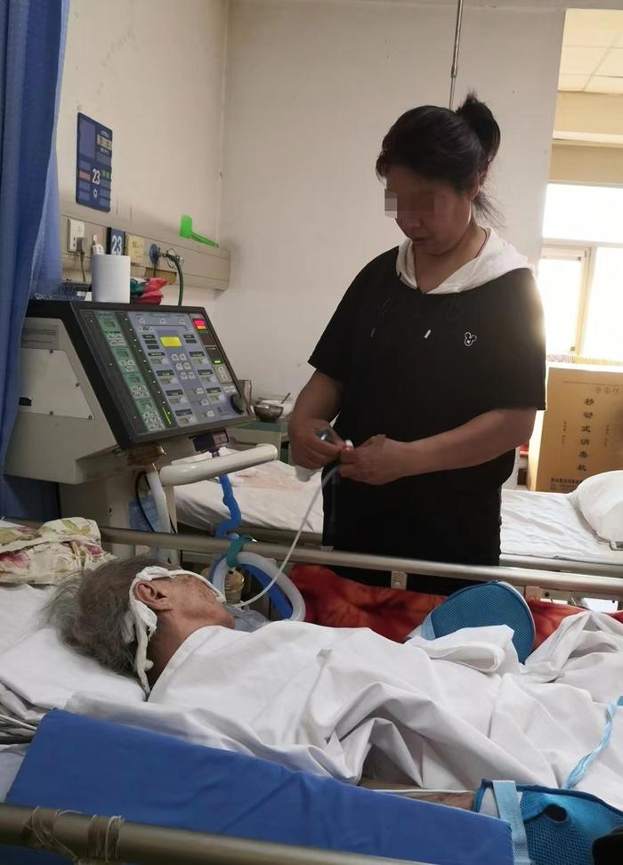家属诉医院滥用有创呼吸机致老人感染死亡，获赔26万全捐中国青基会