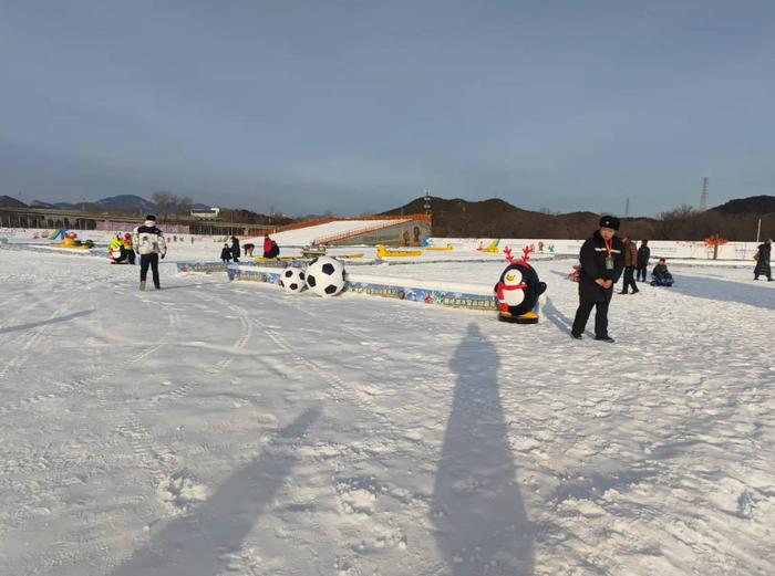 来“北京国安”踢场雪地足球，登慕田峪长城当好汉！