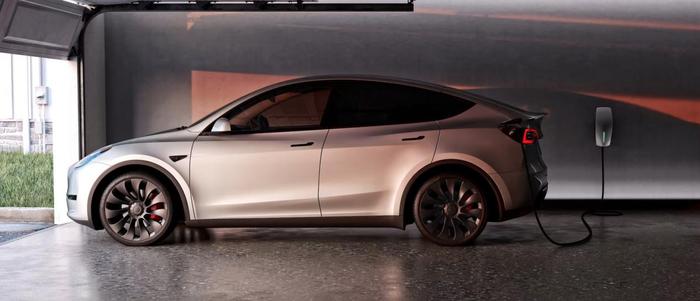 新增“快银”专属车漆，2024款特斯拉Model Y上市