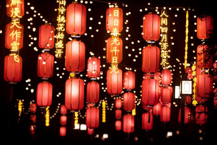 近千只非遗年俗灯笼，点亮上海这座拥有五百年历史的古典园林