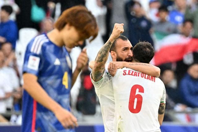 体坛联播｜日本队遭遇伊朗点球绝杀，梅西引发香港球迷热潮