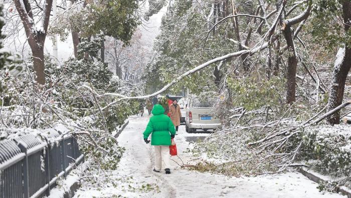 我国中东部地区大范围雨雪冰冻天气过程最强时段已基本过去