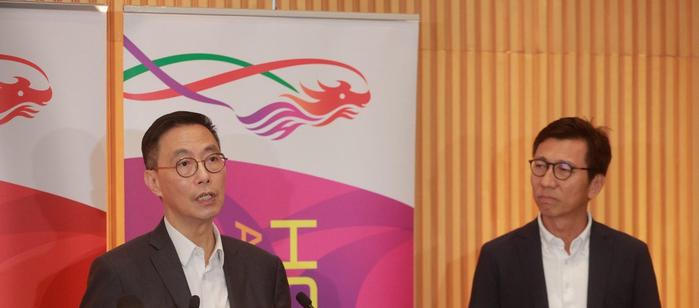 杨润雄(左) 图自港媒