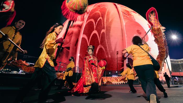 给当地一点小小的“中国震撼”