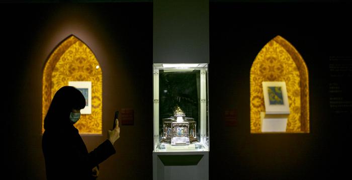 “明灯：从威廉·莫里斯到麦金托什”特展在清华艺博开幕