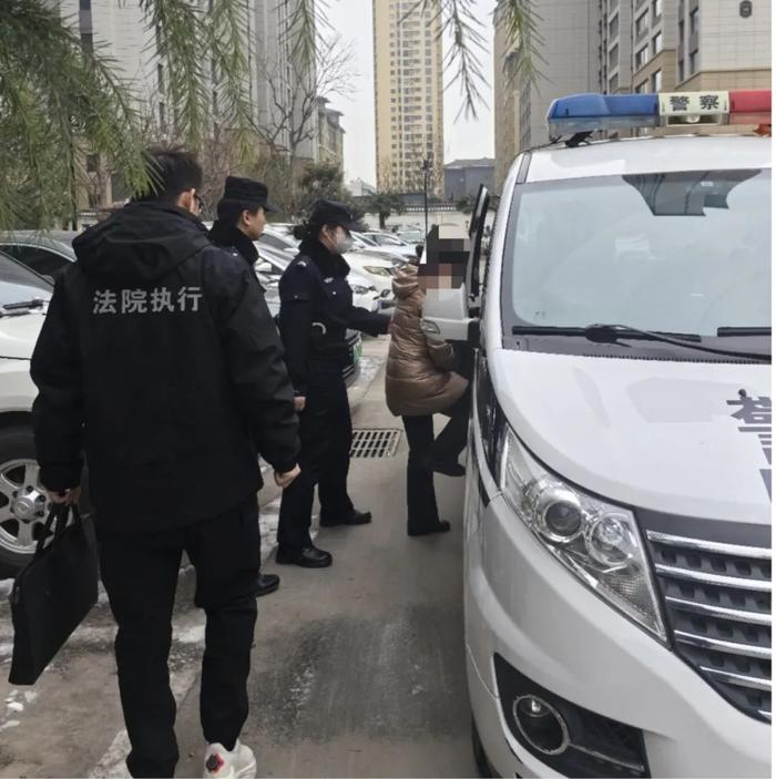 西安一社区干部拒不履行判决文书义务，法院：在拘留所过年