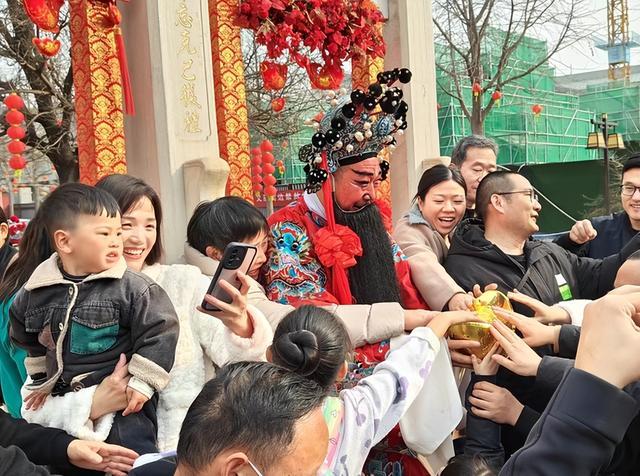 舞狮迎春 棂星祈福 郑州文庙热闹过年