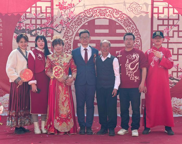 大年初四,参加新娘胡小姐(浠水)和新郎吴先生(台湾)的婚礼。