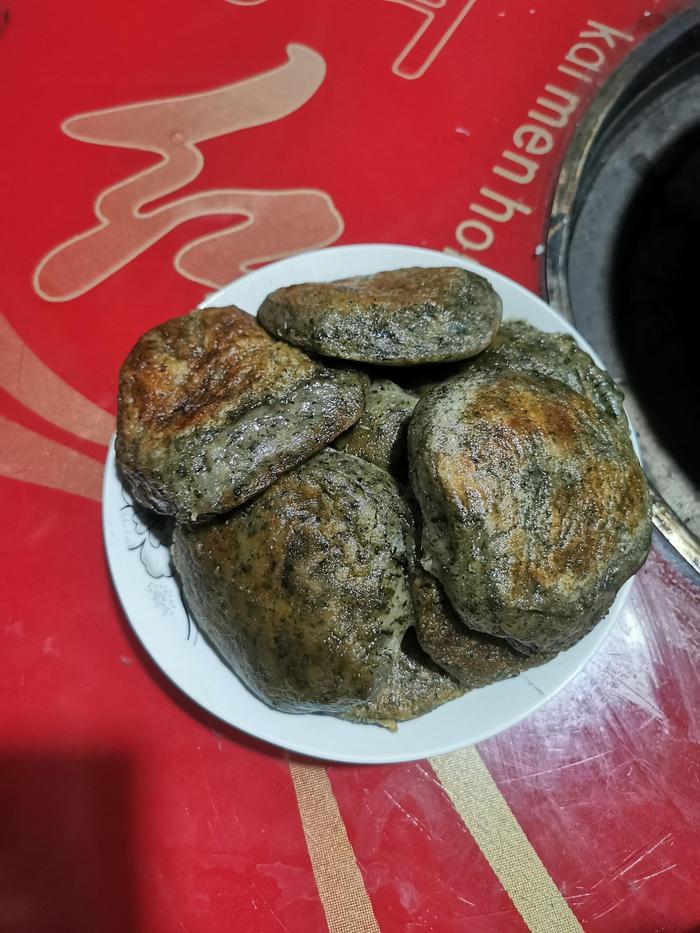 正月初三,终于吃上了家乡的特产软芡粑,感谢妈妈此前在田埂上到处寻找。