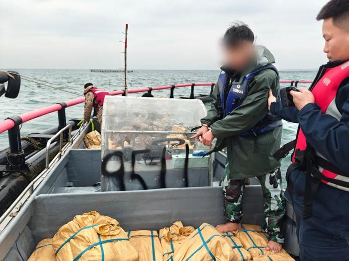 防城港海警局查获4起走私案件，涉非法来源冻品近30吨