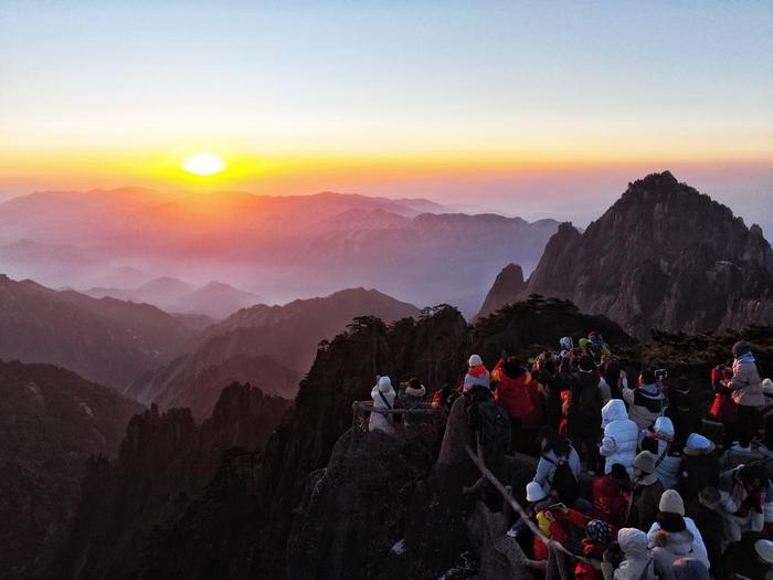 限量、预约、错峰，春节假期黄山风景区接待游客20.8万人