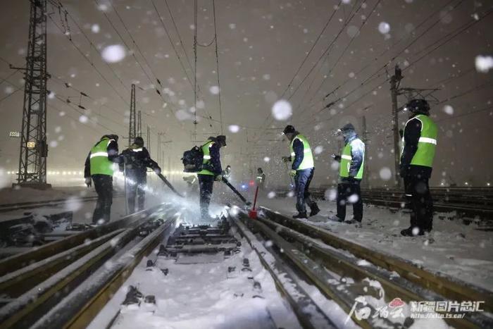 新疆铁路部门将根据天气情况恢复开行已停运列车