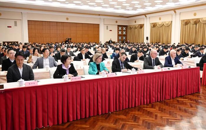 春节后第一个工作日，上海召开2024年优化营商环境大会