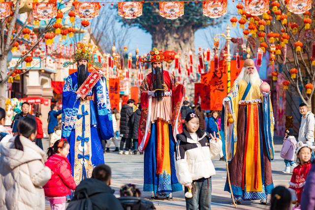 “热辣滚烫” “繁华似锦”！郑州春节假日消费“龙行龘龘”