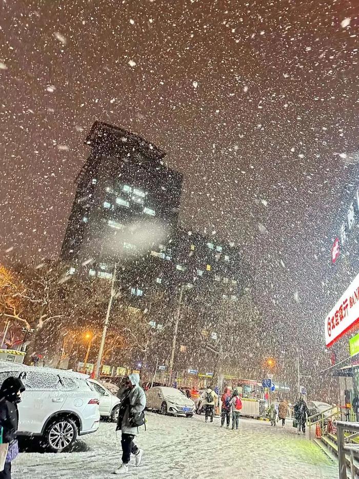 北京龙年首场降雪来了！本市发布道路结冰黄色预警信号
