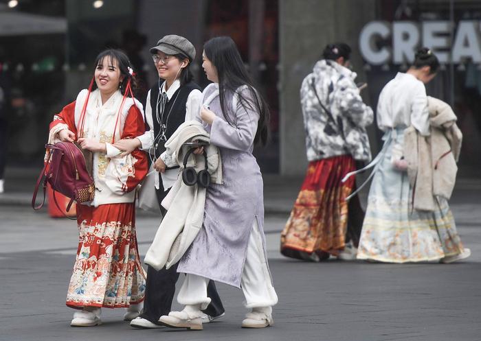 工人日报社评：“国潮奔涌的春节”是对传统文化的致敬与守望