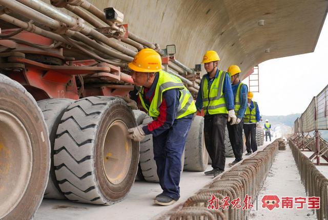 新春走基层 | 广西在建高铁项目全面复工