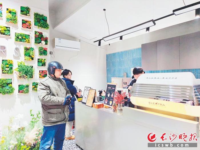 方寸之间欣欣向荣，新场景新创意带火街头小店