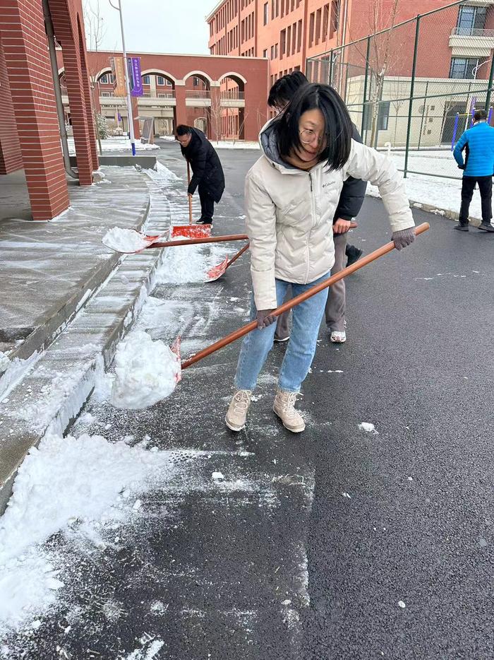 紧急除雪、创意策划开学典礼，清华附中昌平学校迎接新学期