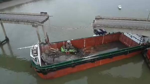 广州沥心沙大桥事故最新情况：撞击桥墩的系5000吨货船