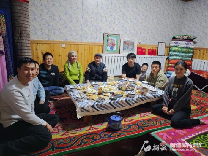 新疆好故事 | 76户村民和560名暴雪滞留游客