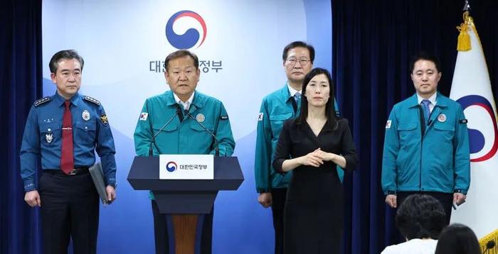 逾九千名医生提交辞呈，韩国医疗服务警报上调至最高级别