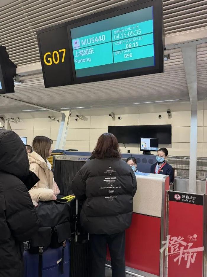 飞行28分钟，还有早餐吃！杭州至上海浦东航班今日首飞，哪些人在坐？