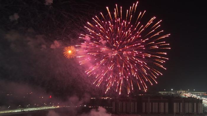 火树银花不夜天 今宵尽兴不归眠 塔城市举行2024年“龙翔万里·盛世华章”元宵节大型烟花表演