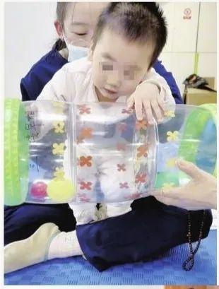 周一见 | 被青岛“暖哭”！贵州一名脑瘫患儿的妈妈来青求医…