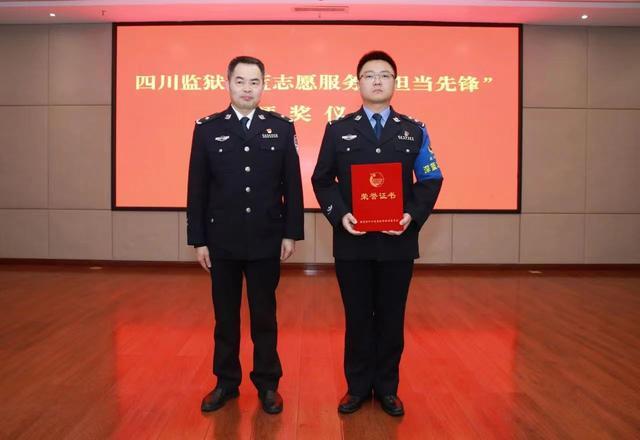 四川狱警李志新获省监狱管理局团委表彰，上周跳河救下溺水者