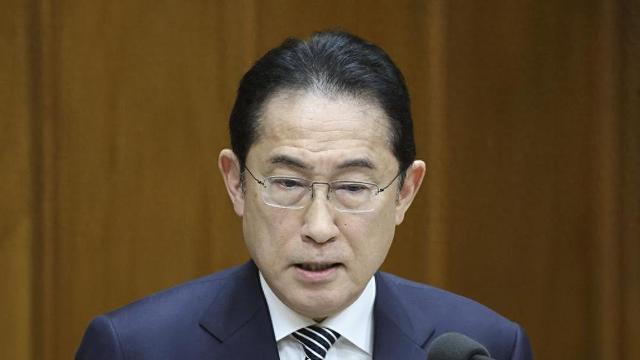 岸田文雄现身众议院会议，就“黑金丑闻”向国民道歉