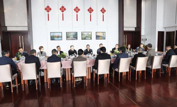 刘捷与民营企业家代表共进早餐 新年首场“早餐会”都谈了些什么？
