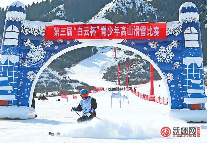 【爱新疆 游家乡】青少年雪上竞速 感受冰雪运动魅力