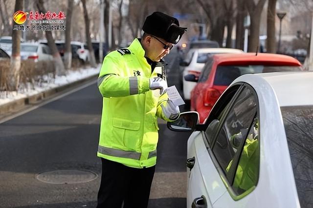 方便家长接娃，乌鲁木齐这所学校附近三个停车场限时免费停