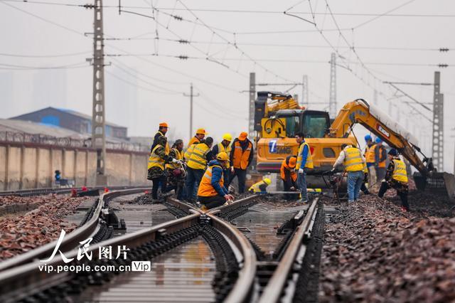 河南郑州：陇海铁路集中修正式启动