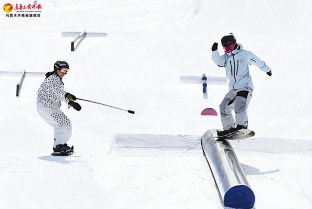 组图｜乌鲁木齐优质滑雪资源吸引越来越多全国雪友享受冰雪盛宴