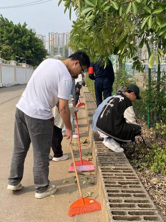 ​学雷锋 文明实践我行动 | 南宁市第一职业技术学校高职办学点开展“学雷锋·健康与爱卫同行”志愿服务活动