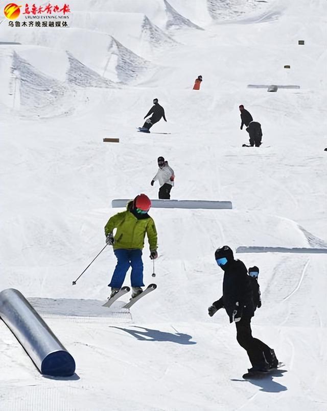 组图｜乌鲁木齐优质滑雪资源吸引越来越多全国雪友享受冰雪盛宴