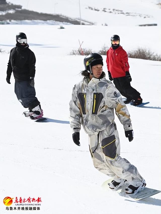 组图｜乌鲁木齐优质滑雪资源吸引越来越多全国雪友享受冰雪盛宴