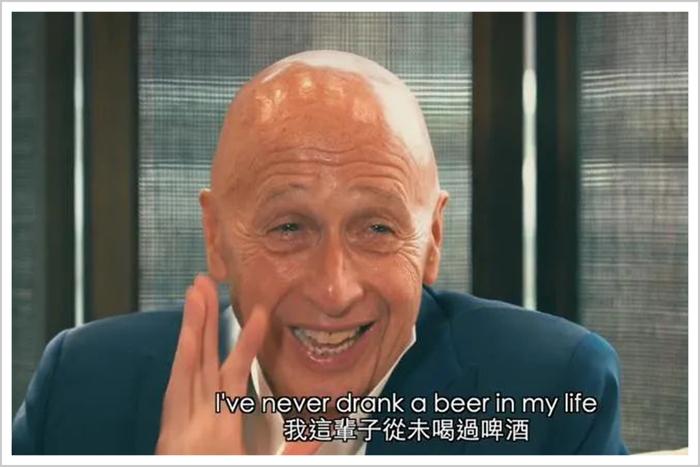 犹太裔巨富，70高龄入籍中国：成为中国人是我的骄傲