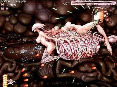 2004年发布的免费游戏《Galshell》,一度在日本同人游戏圈引发大量讨论